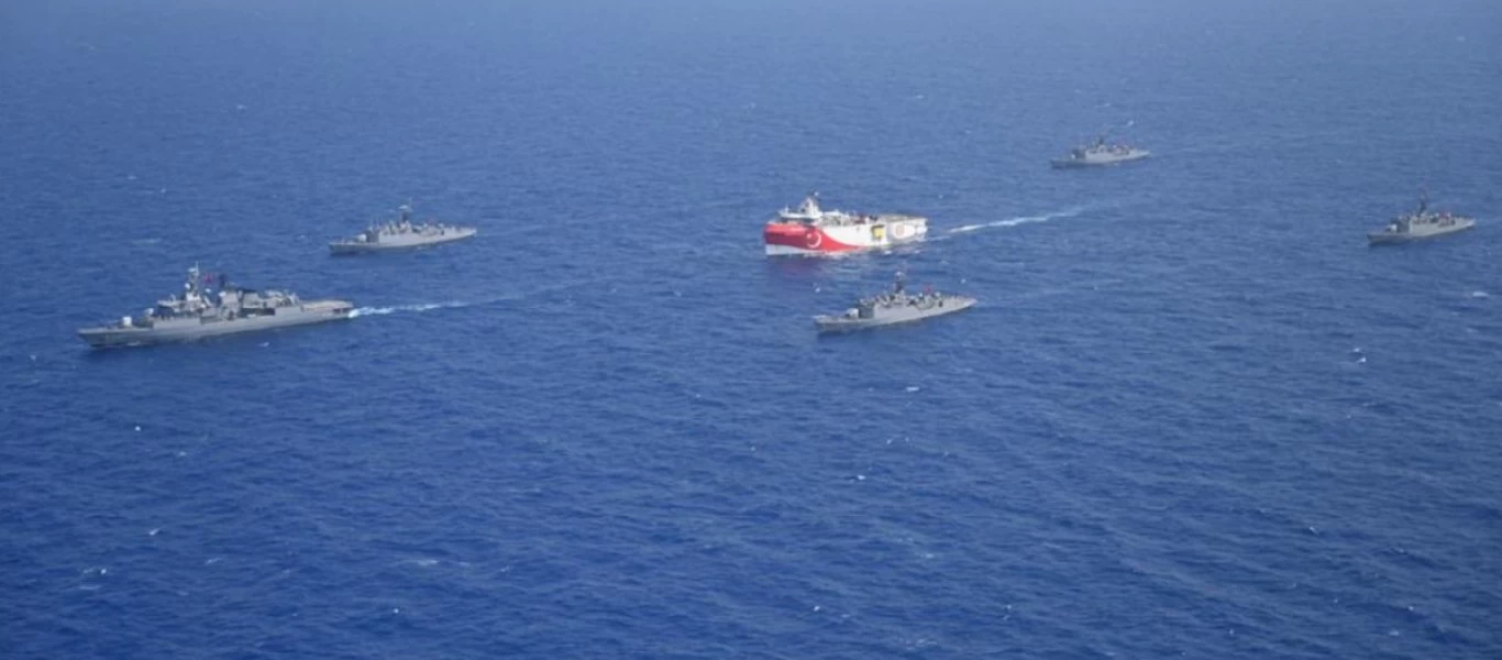 Φωτογραφία-σοκ: «Ταμπουρωμένο» στα 6 ν.μ. το ΠΝ βλέπει να περνάει το Oruc Reis στα 9 ν.μ. από ελληνικό έδαφος